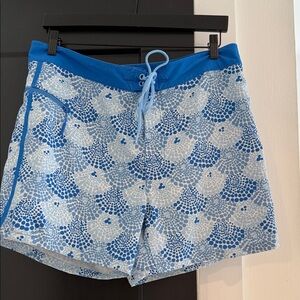 Men’s Vineyard Vines Blue and White Swim Trunks